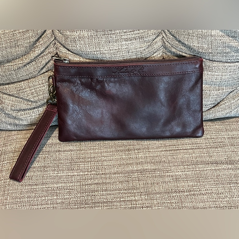 Nena & Co Vino Clutch (EC) with wristlet